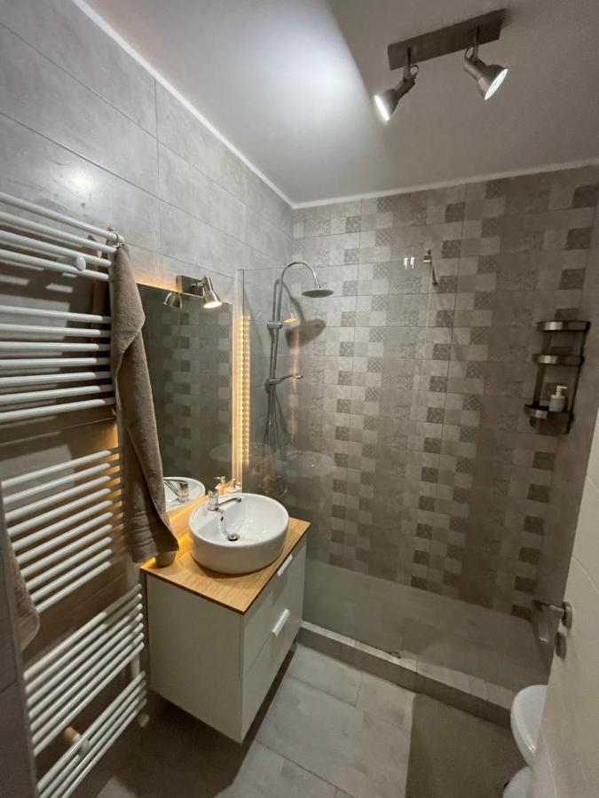 Pearl Luxury Apartment Near Presidential Palace Бухарест Екстер'єр фото