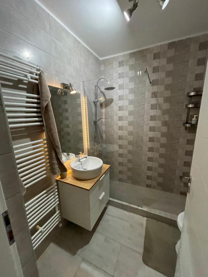 Pearl Luxury Apartment Near Presidential Palace Бухарест Екстер'єр фото