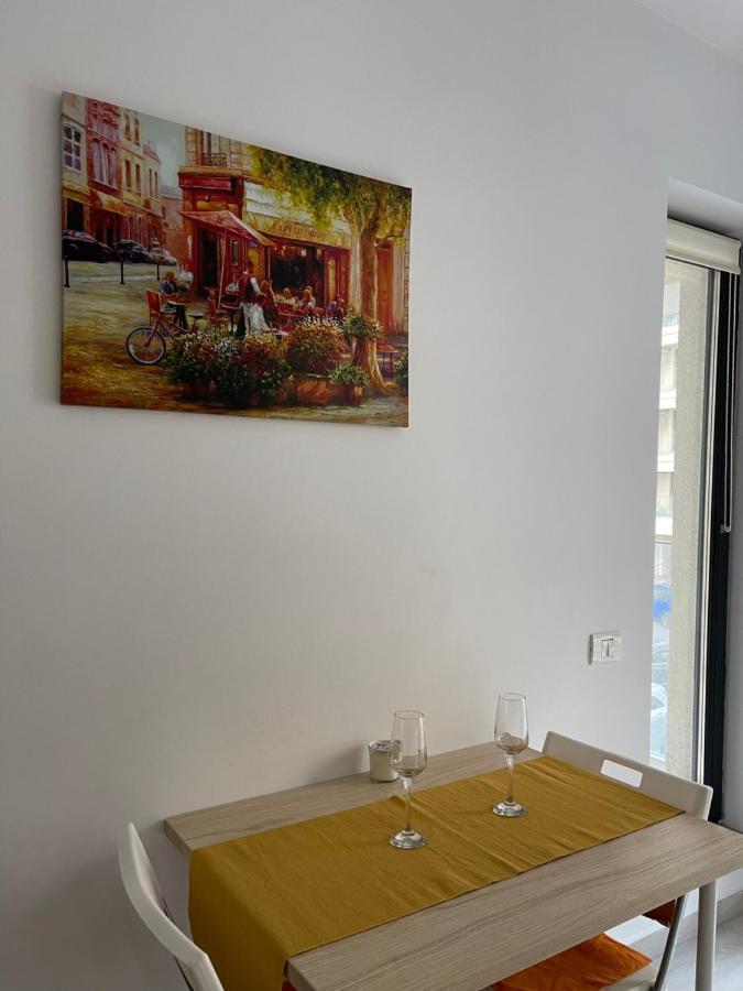 Pearl Luxury Apartment Near Presidential Palace Бухарест Екстер'єр фото