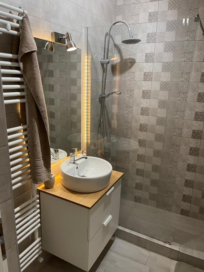 Pearl Luxury Apartment Near Presidential Palace Бухарест Екстер'єр фото